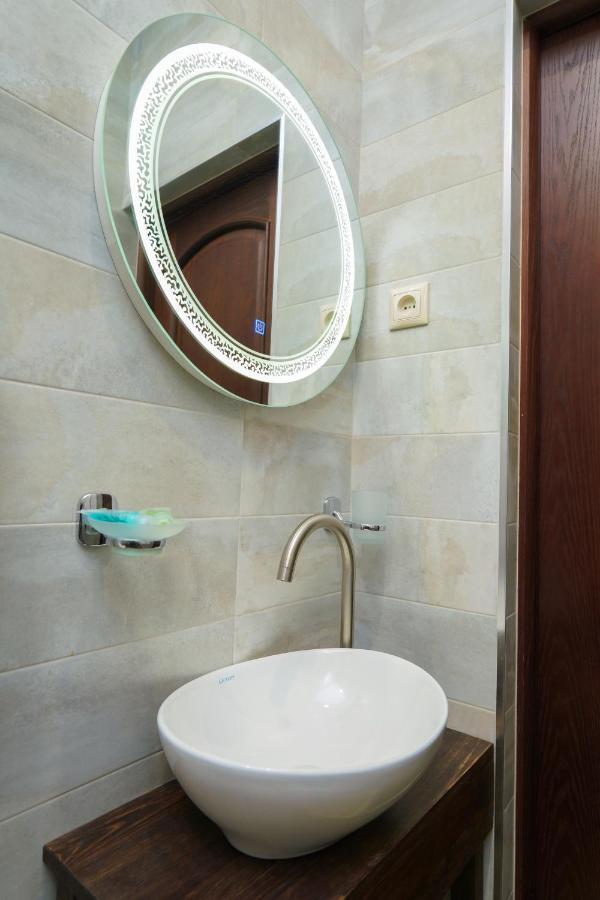 Hotel Fleur Γιερεβάν Εξωτερικό φωτογραφία