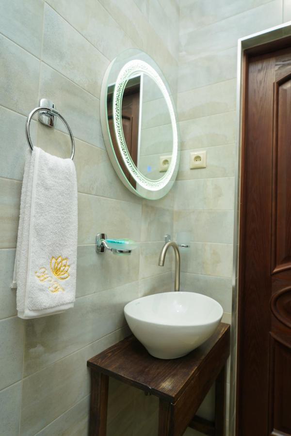 Hotel Fleur Γιερεβάν Εξωτερικό φωτογραφία