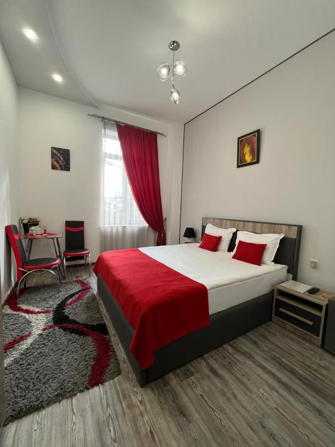 Hotel Fleur Γιερεβάν Εξωτερικό φωτογραφία
