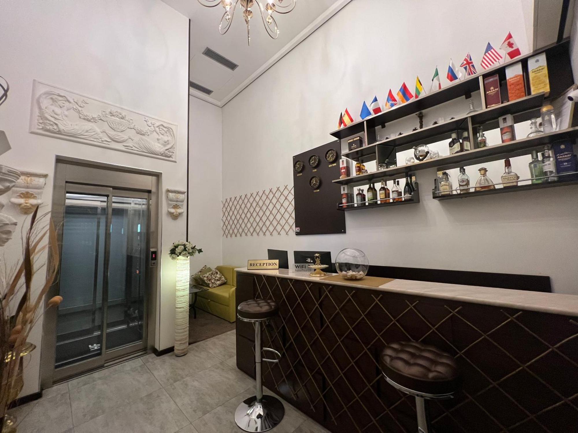 Hotel Fleur Γιερεβάν Εξωτερικό φωτογραφία