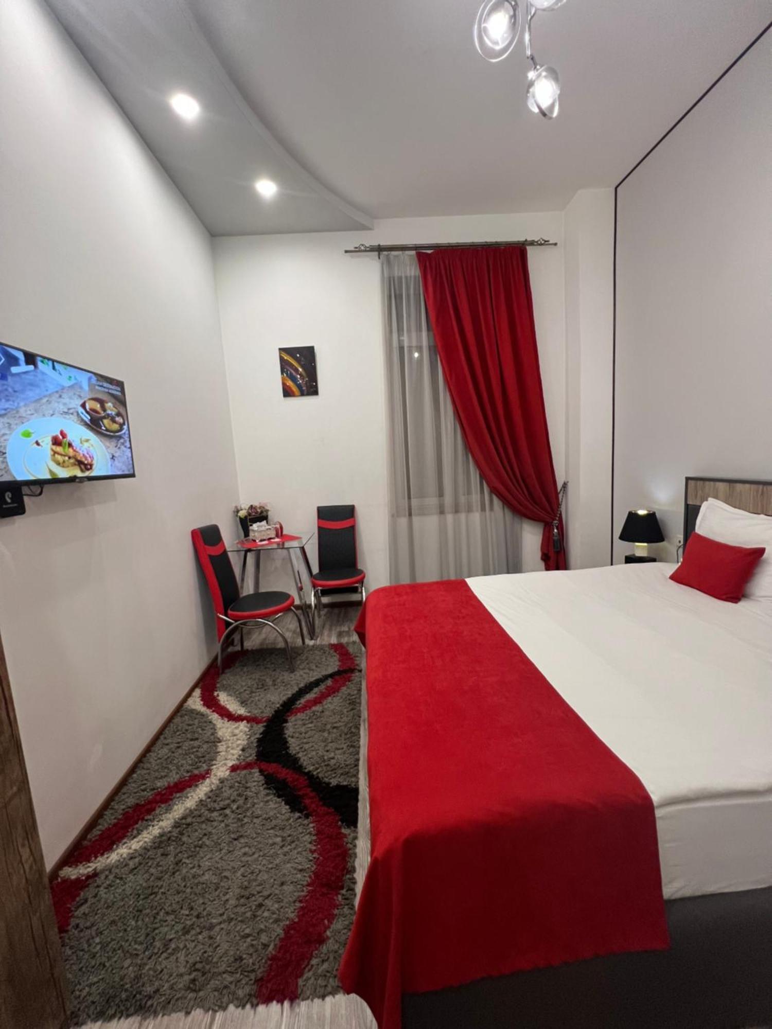 Hotel Fleur Γιερεβάν Εξωτερικό φωτογραφία