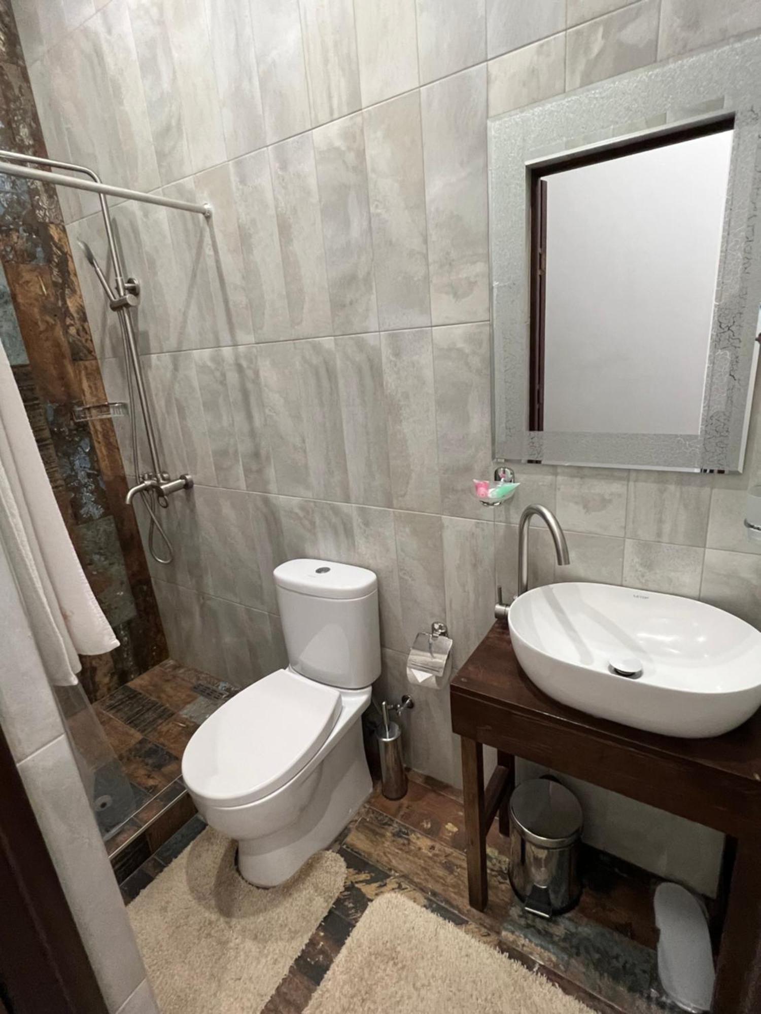Hotel Fleur Γιερεβάν Εξωτερικό φωτογραφία